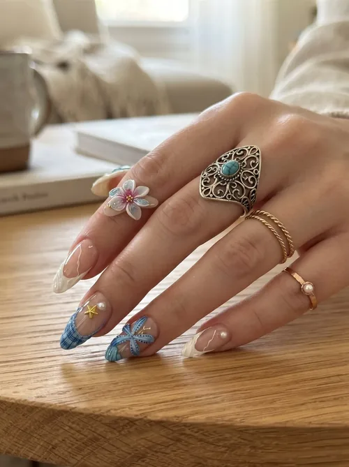 Inspiration nail art marin avec étoile de mer et fleur 3D en relief